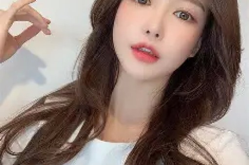 丈夫暴雷后53岁董卿再迎人生噩耗淡出央视原因早已真相大白